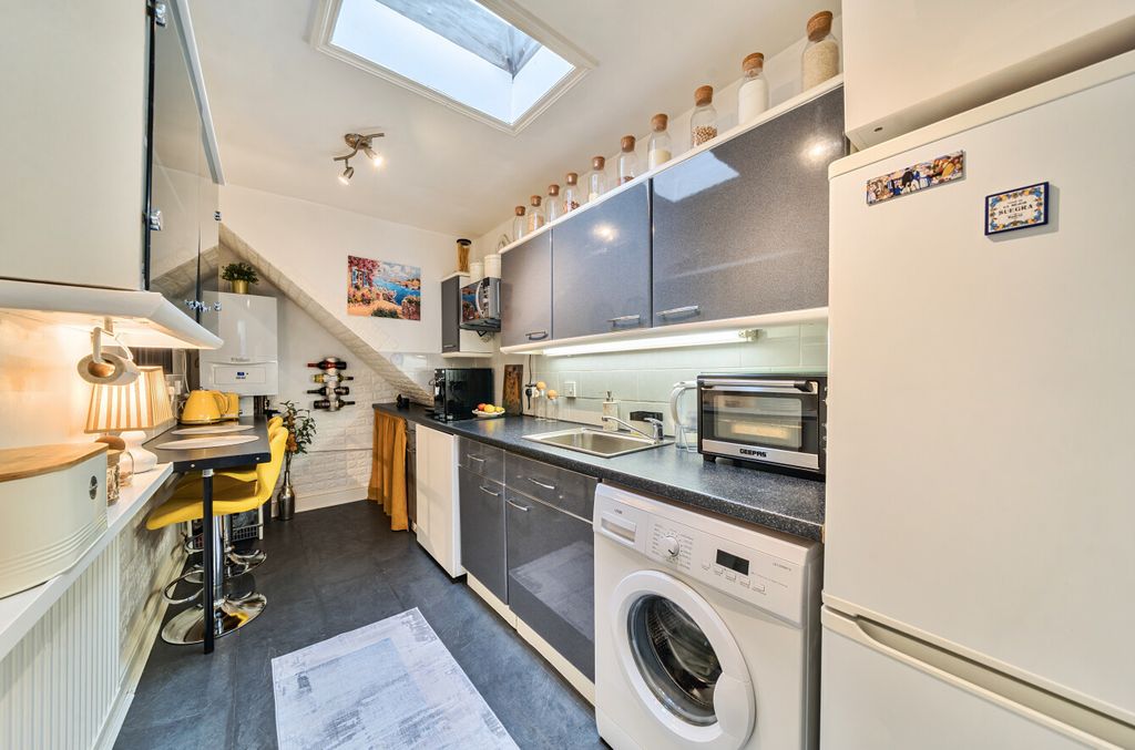 Property photo 3 of 11
