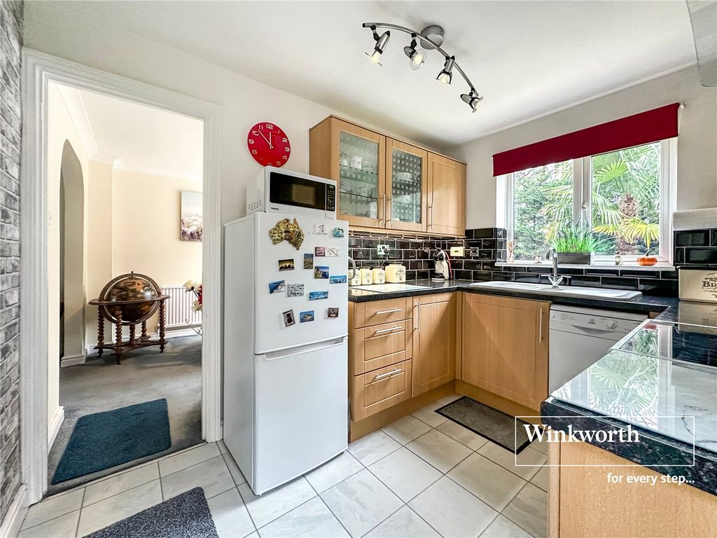 Property photo 2 of 16 Picture No. 11