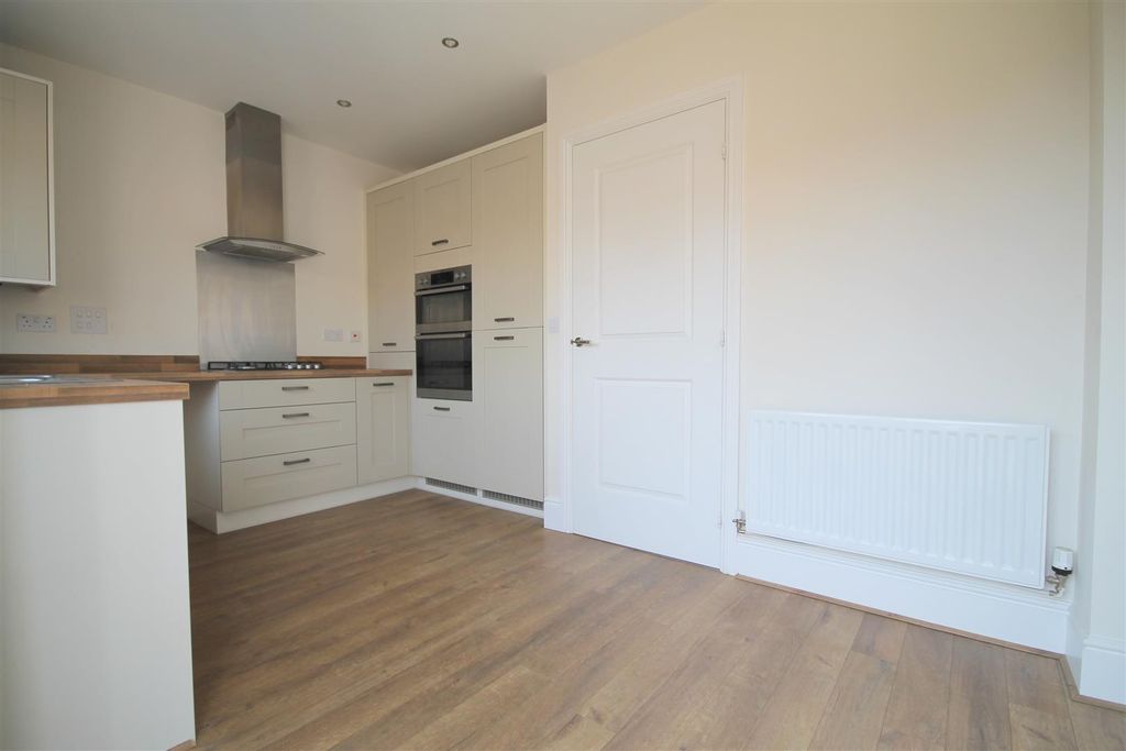 Property photo 3 of 16 Kichen 1 3.Jpg