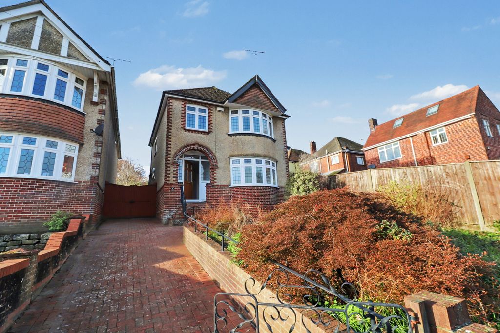 Property photo 1 of 12 Front