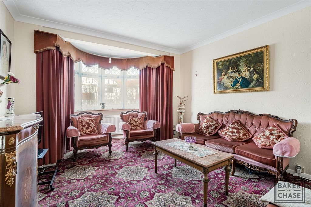 Property photo 2 of 27 Lounge