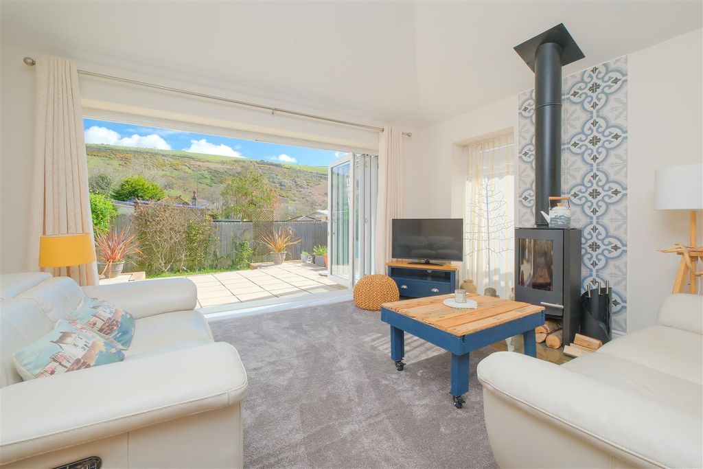 Property photo 2 of 18 Parry Chy An Treth Seaton-16.Jpg