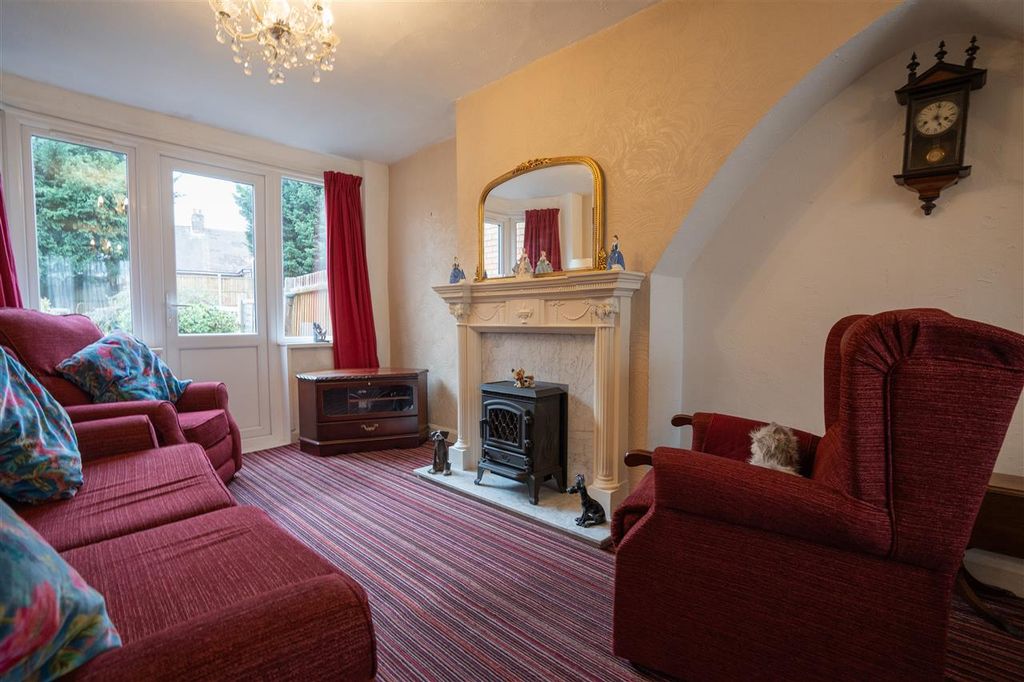 Property photo 2 of 20 Through Lounge