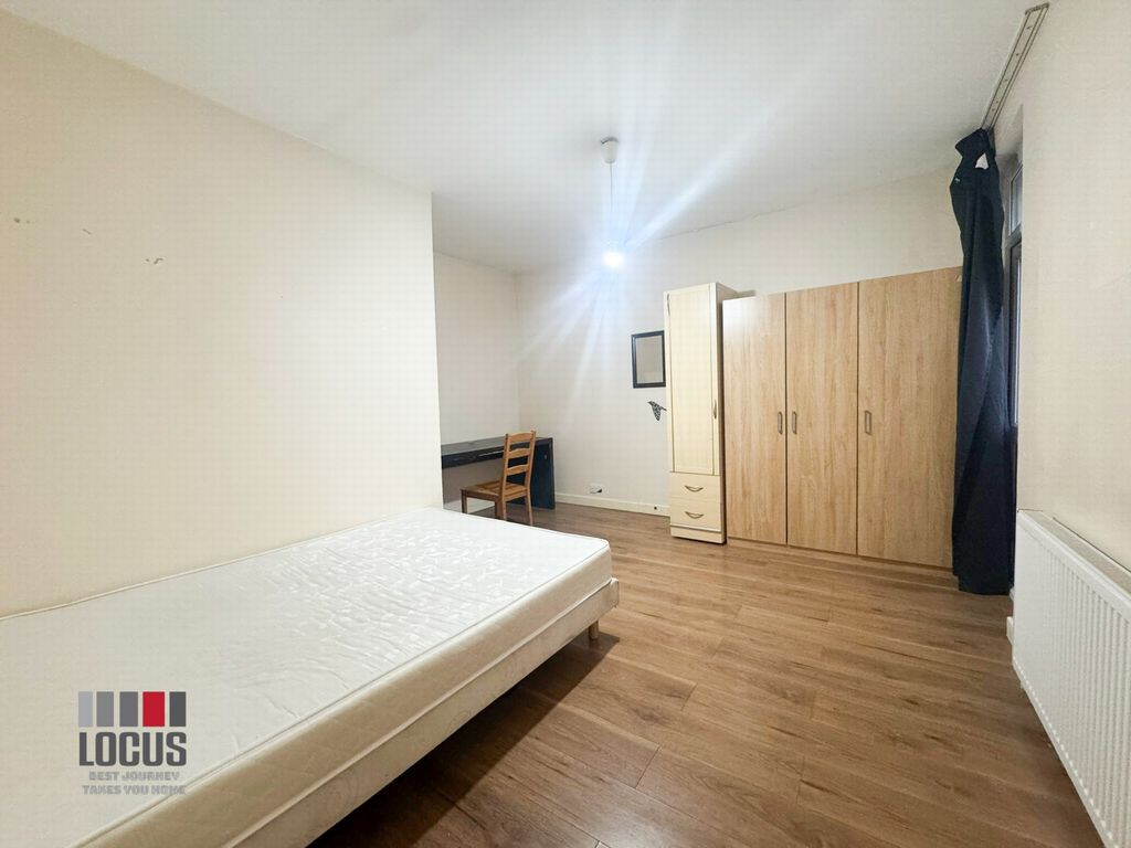 Property photo 3 of 10 Photo 4