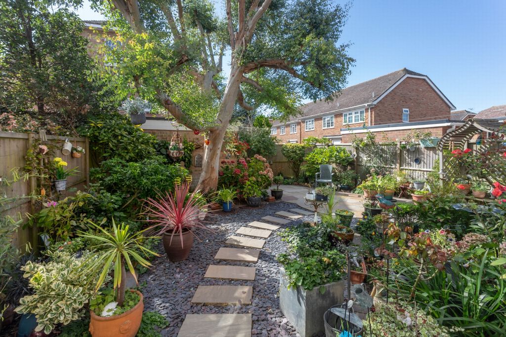 Property photo 2 of 26 Garden