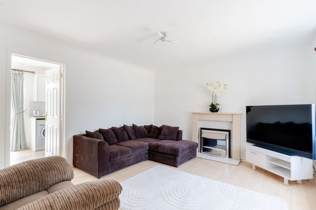 Property photo 2 of 17 A7404618-Hdr-9