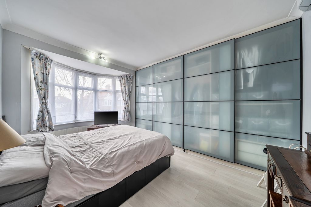 Property photo 3 of 23 1417181-8-699d90d...