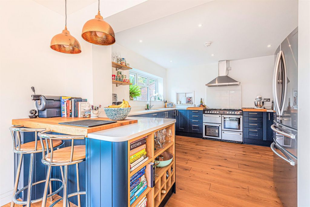 Property photo 1 of 8 3