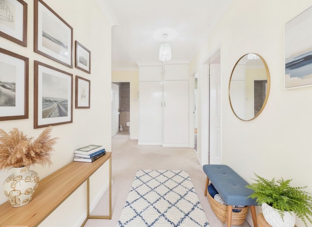 Property photo 2 of 13 5257366