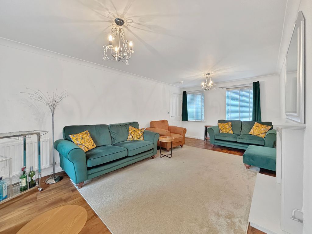 Property photo 2 of 34 Living Room