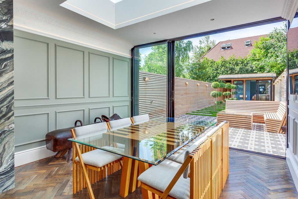 Property photo 3 of 31 Dining Area