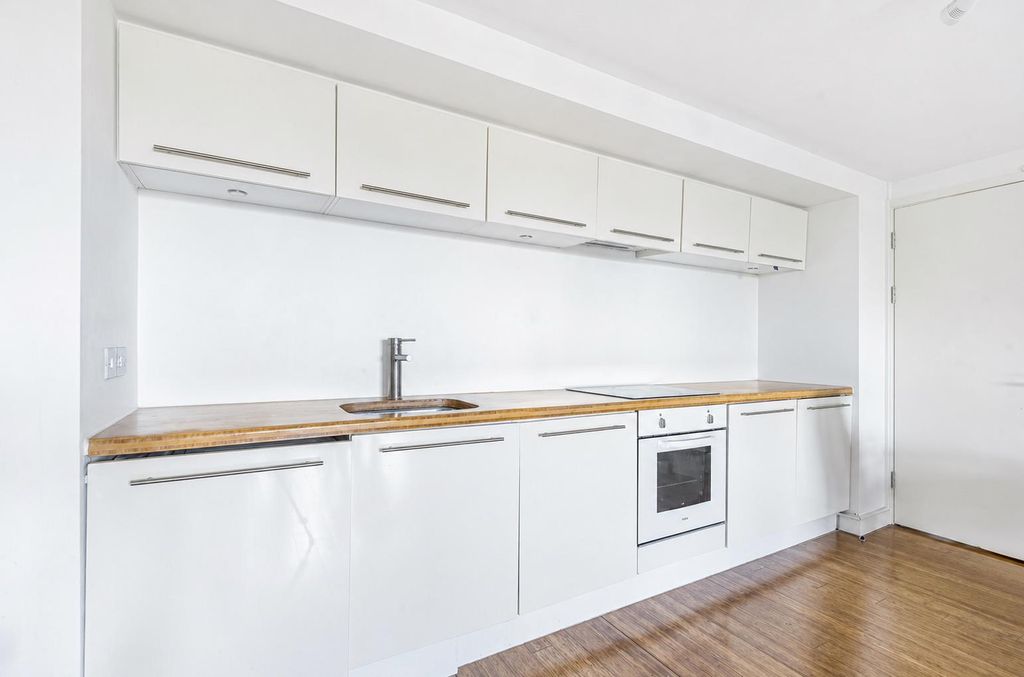 Property photo 3 of 8 Kitchen.Png