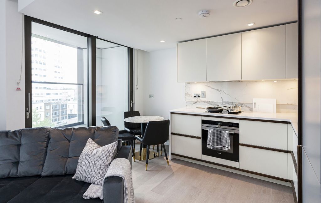 Property photo 2 of 18 404 Westmark Plac...