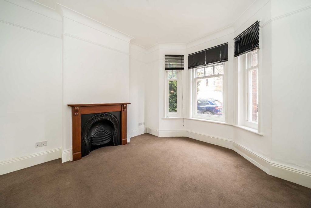 Property photo 2 of 6