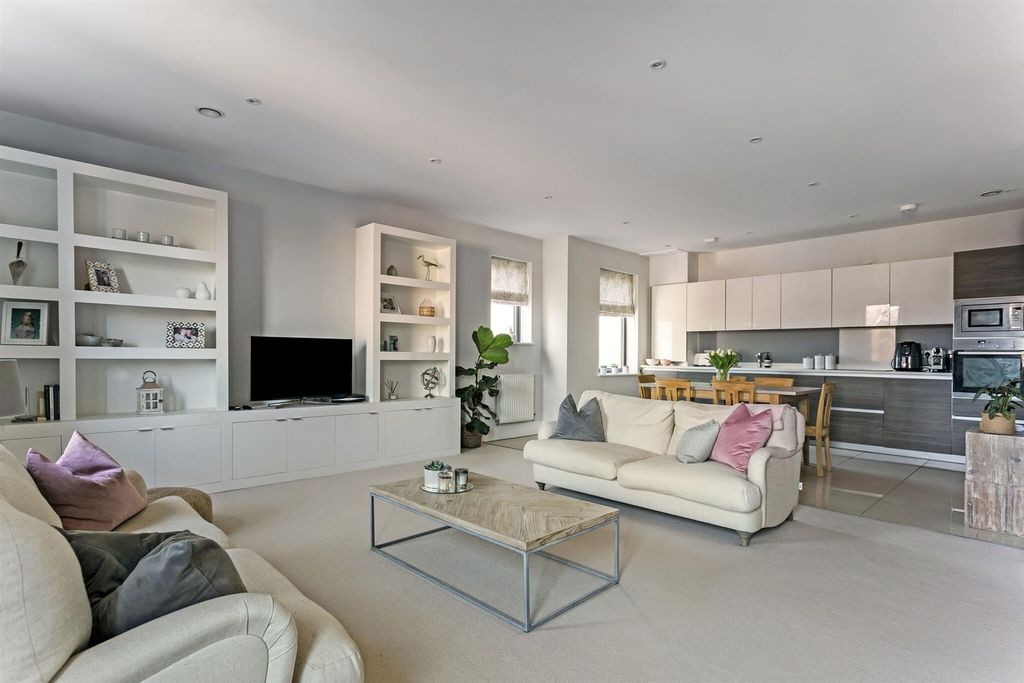 Property photo 2 of 14 63602_Flat 9 The Pond House 19 Pittville Crescent