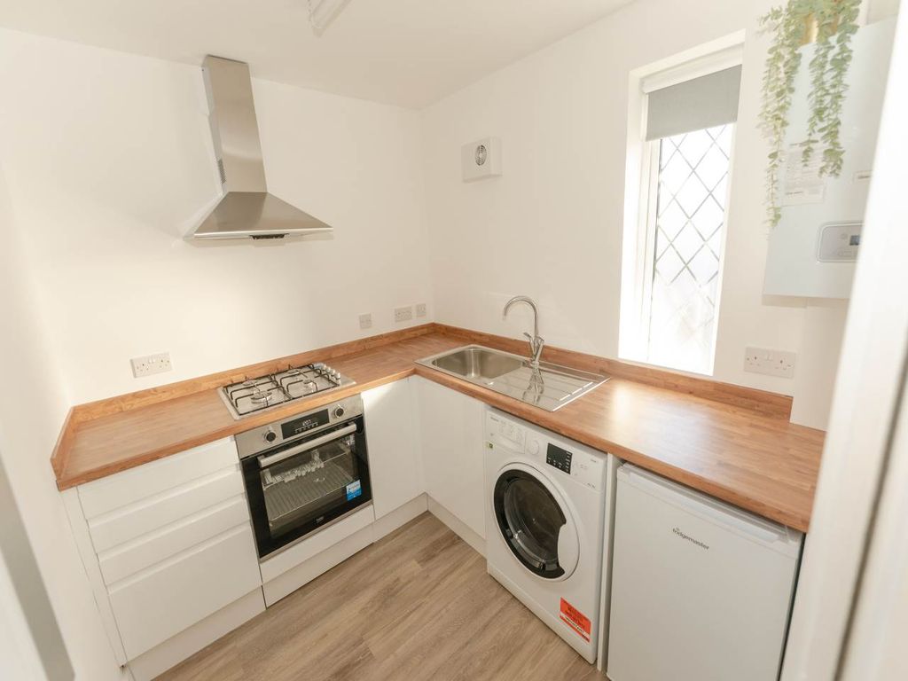 Property photo 3 of 7 Kitchen