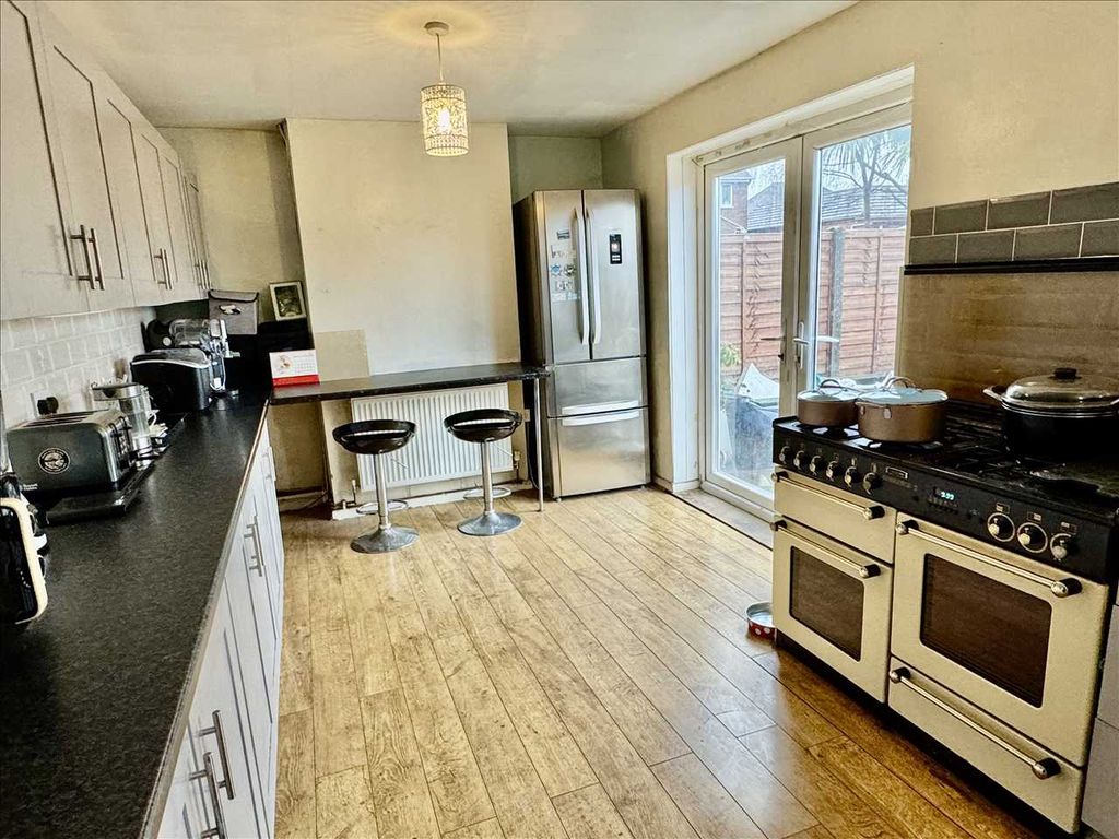 Property photo 3 of 9 Dining Room /Kitchen