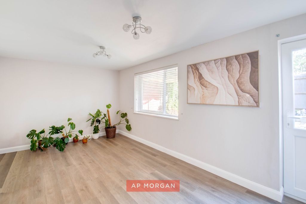 Property photo 3 of 12 Picture No. 06