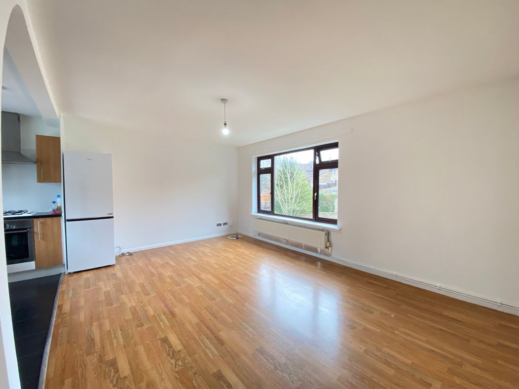 Property photo 1 of 7 Living Room