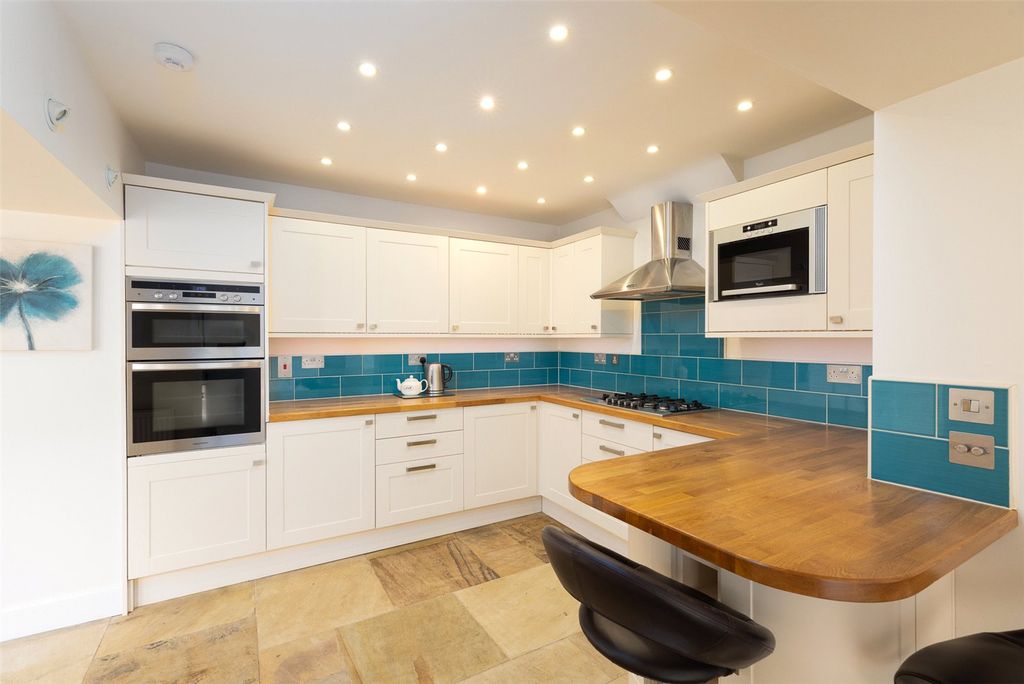 Property photo 2 of 28 Kitchen