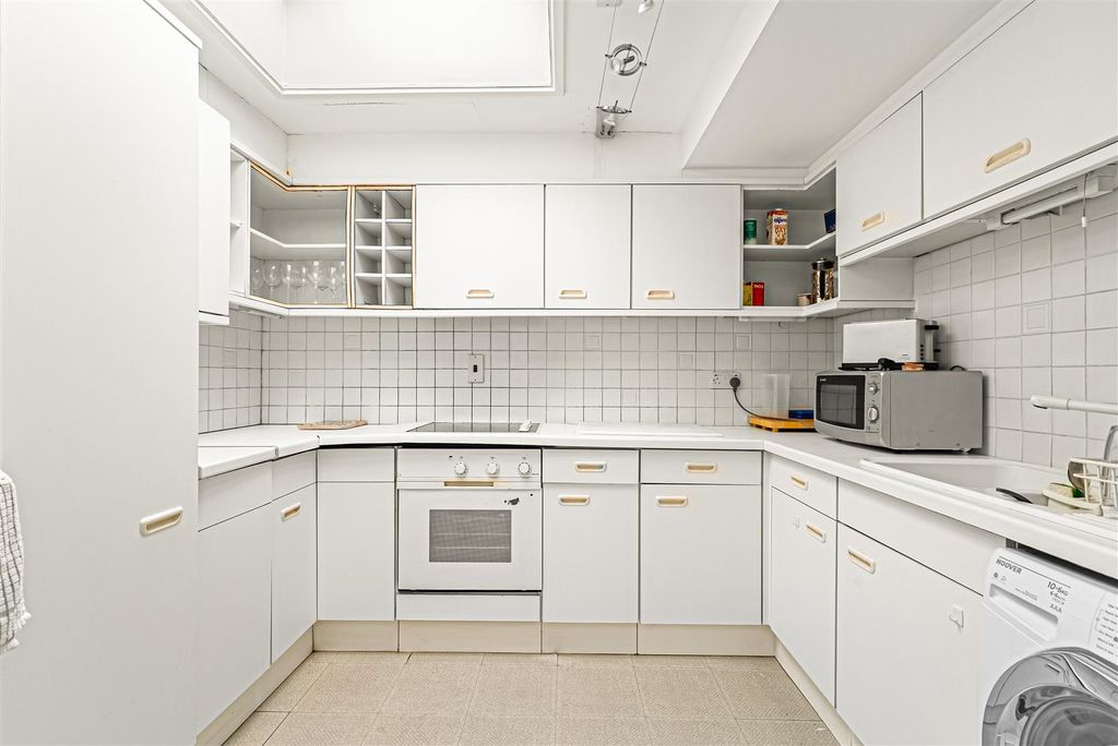 Property photo 2 of 13 Kitchen