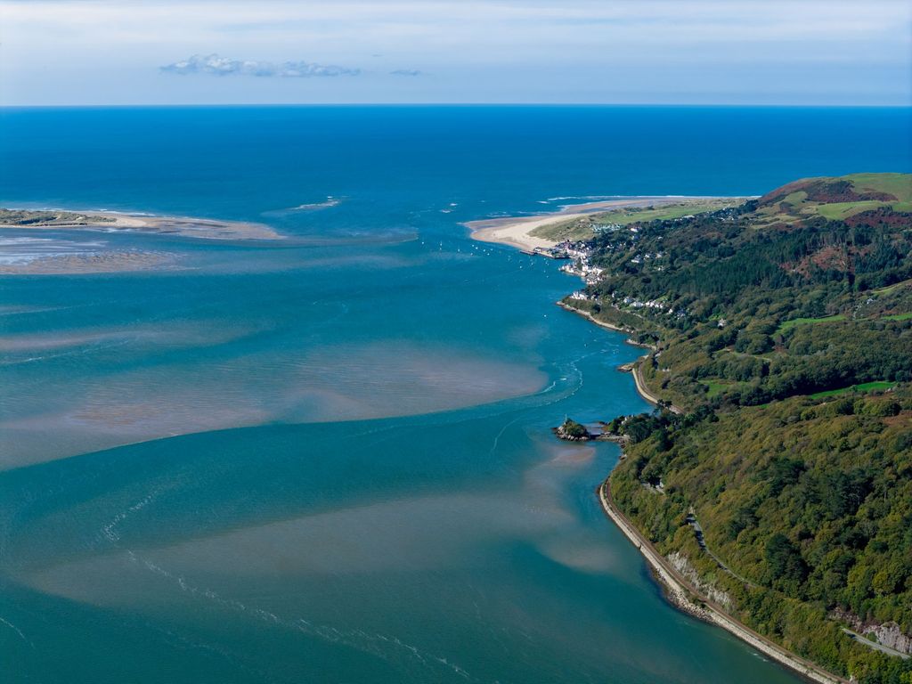 Property photo 3 of 31