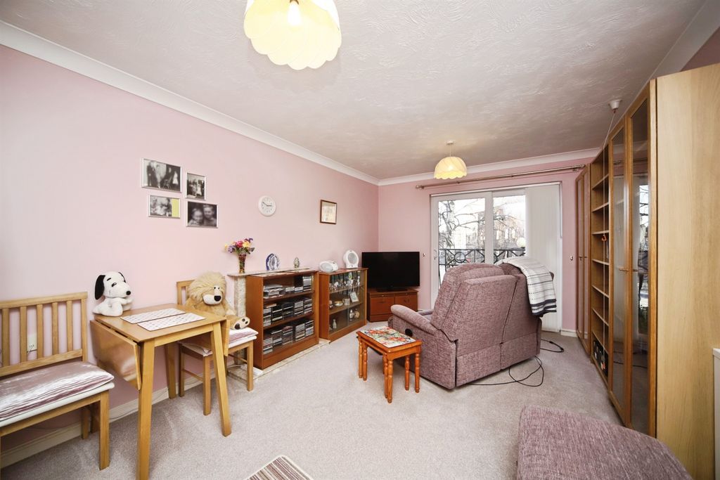 Property photo 2 of 17