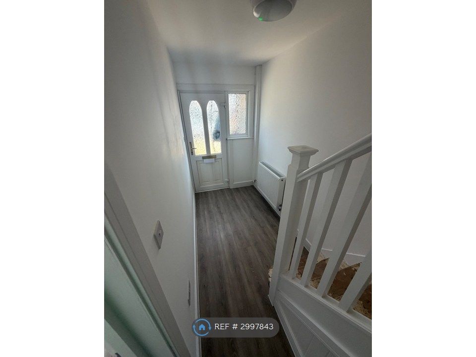 Property photo 3 of 28 Ground Floor Hall Way