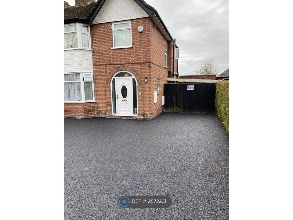 Property photo 2 of 18 Large Drive Plenty Of Parking