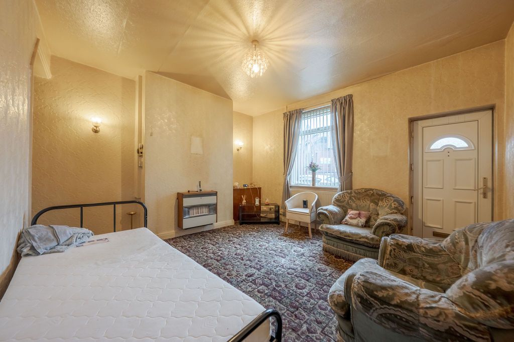 Property photo 2 of 8 Lounge