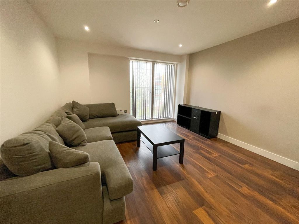 Property photo 2 of 8 Lounge