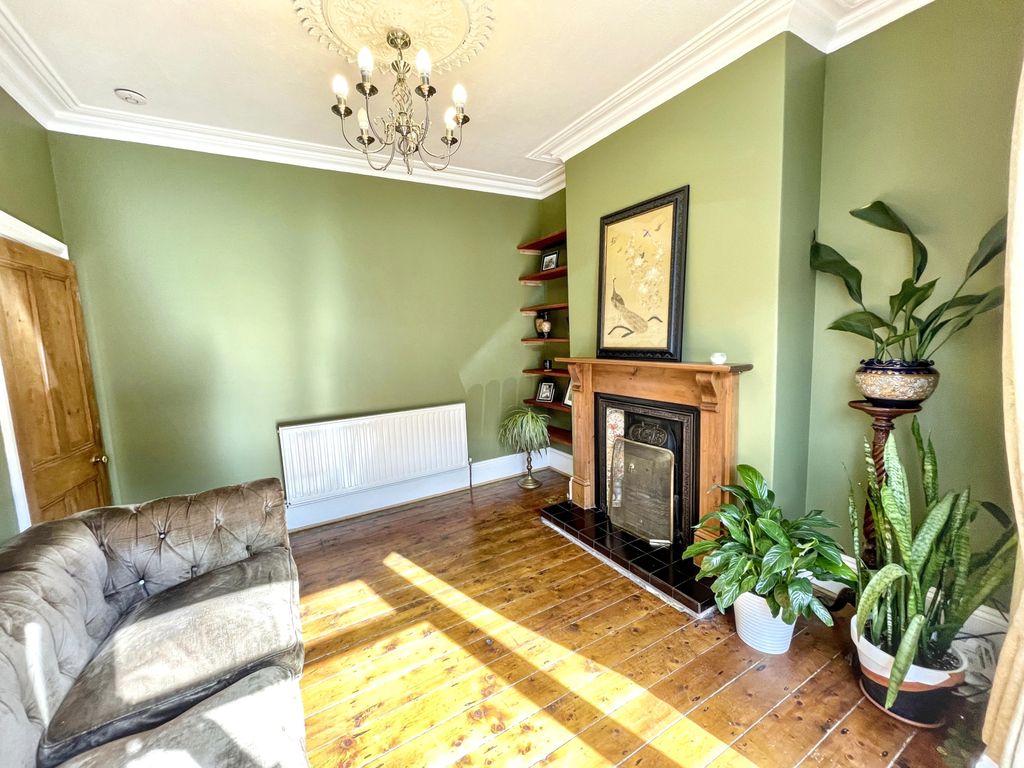Property photo 2 of 16 32 W Lounge
