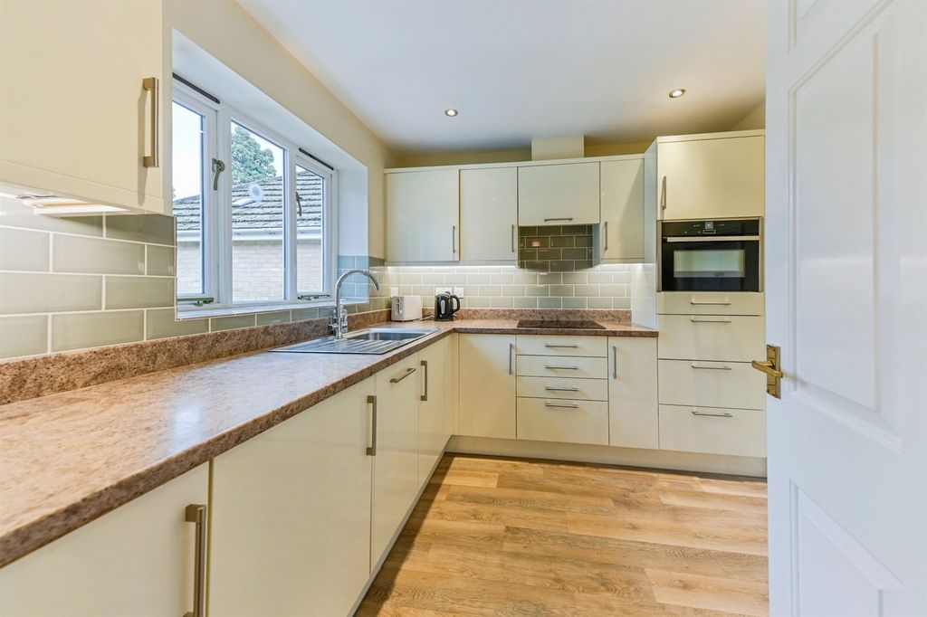 Property photo 3 of 14