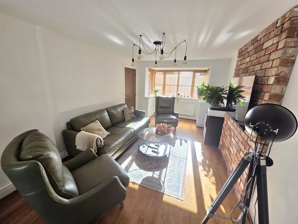 Property photo 2 of 24 5d643d34-6Ac3-421c-8Dd4-c17903ce45Af.Jpeg
