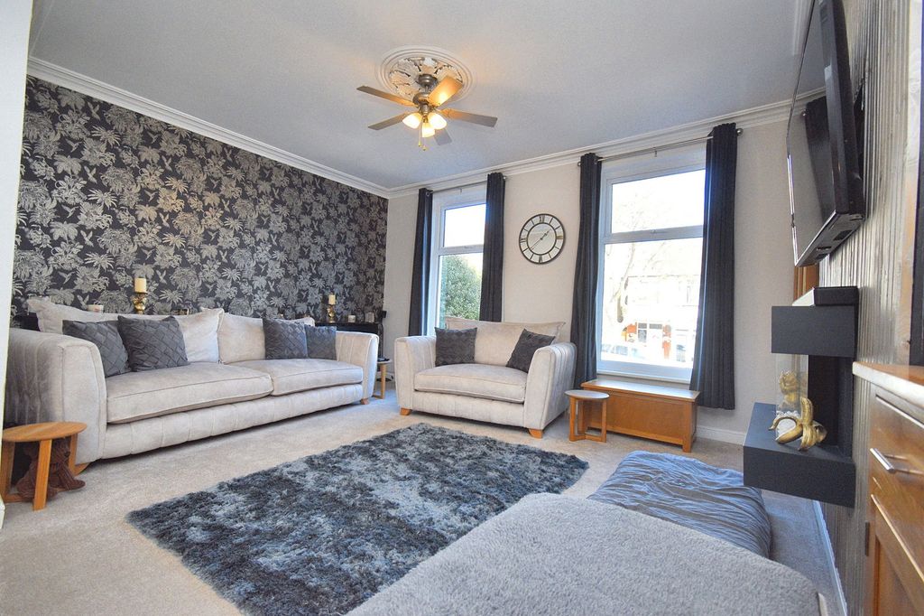 Property photo 2 of 21