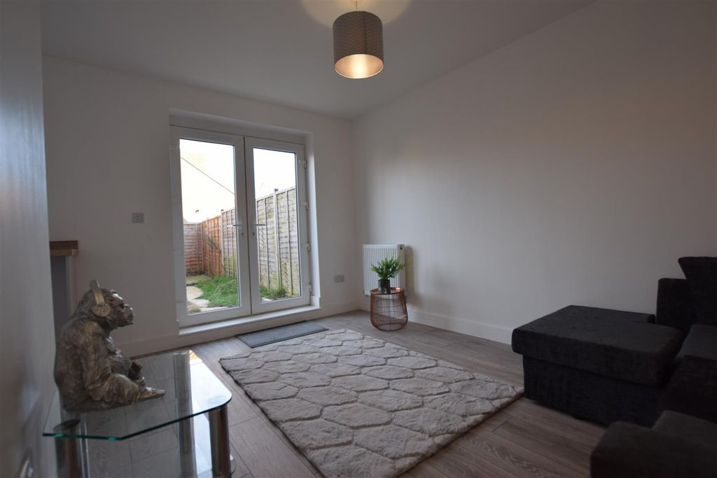 Property photo 2 of 6 8 Lc Lounge.Jpg