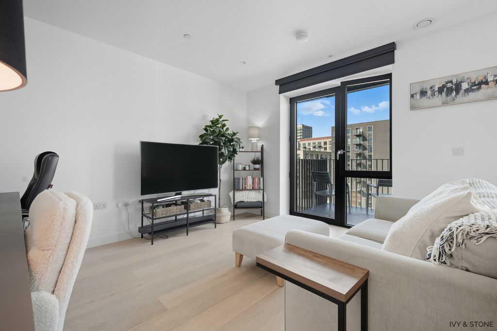 Property photo 1 of 18 4496200