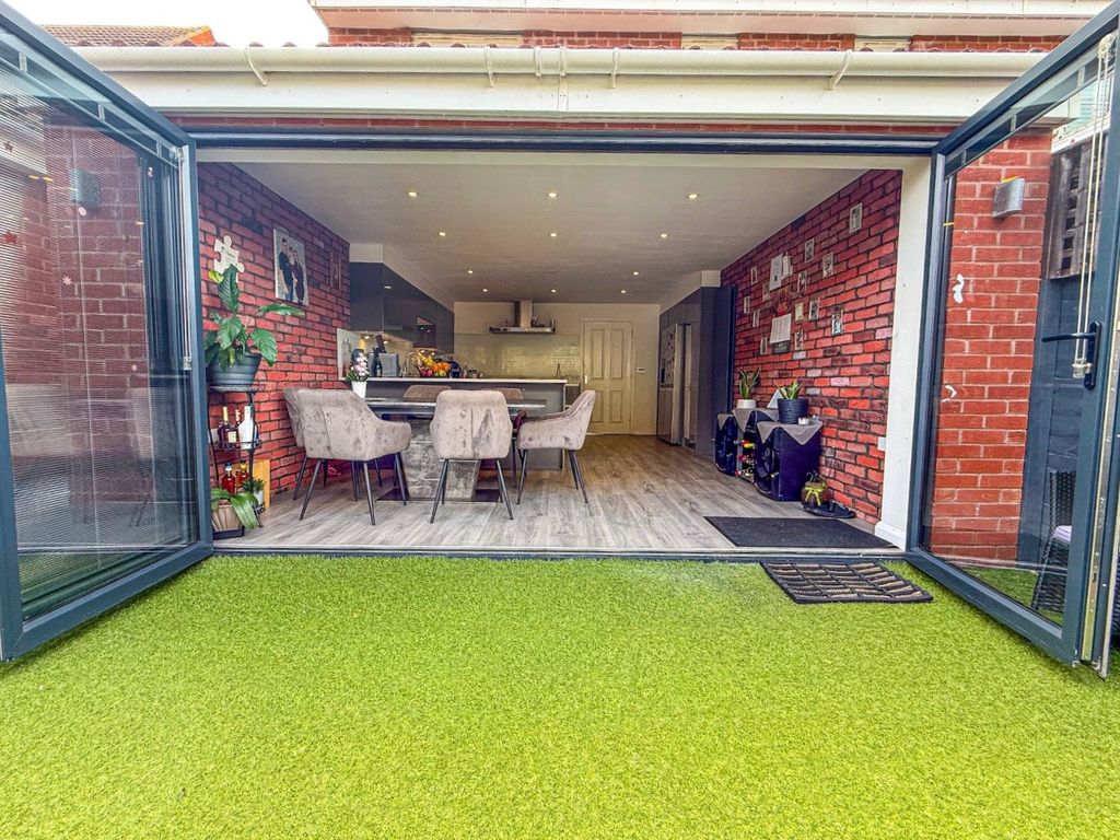 Property photo 2 of 16 5155634