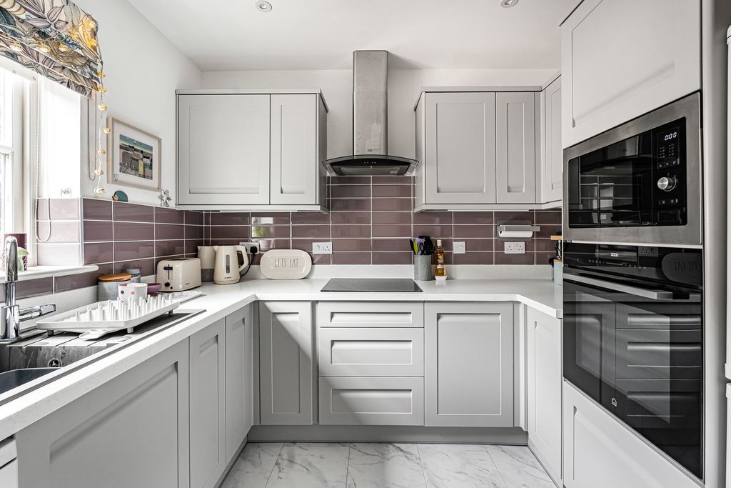 Property photo 2 of 19 Kitchen