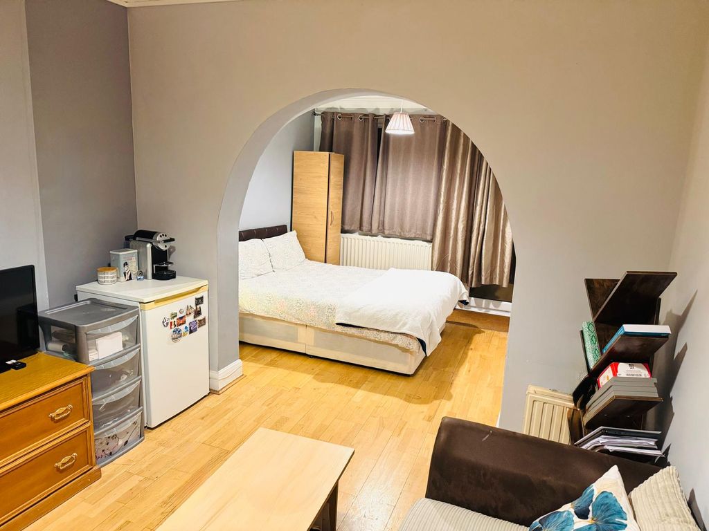 Property photo 2 of 4