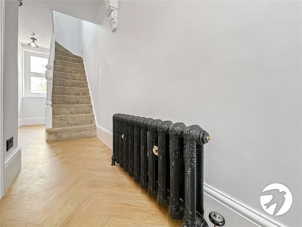 Property photo 3 of 14 Hallway