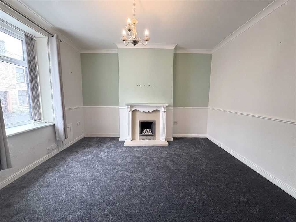 Property photo 2 of 12 Lounge