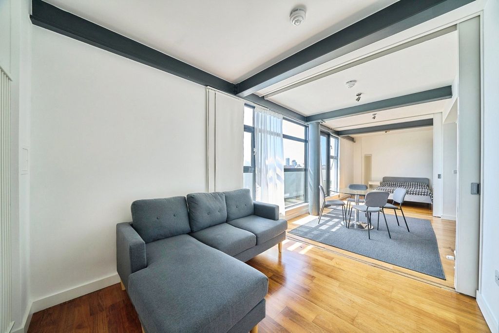 Property photo 3 of 19 Pbox-Img.Jpg