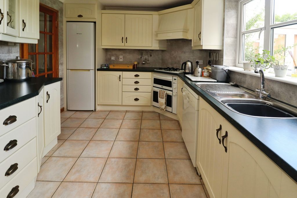 Property photo 3 of 24