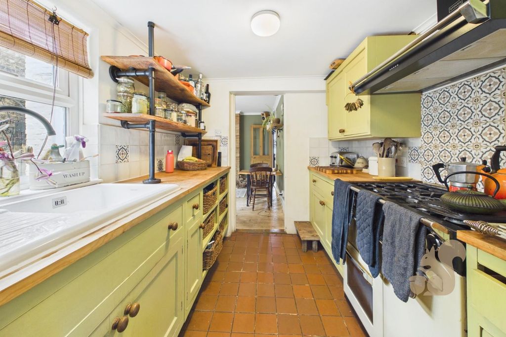 Property photo 3 of 20 Kitchen