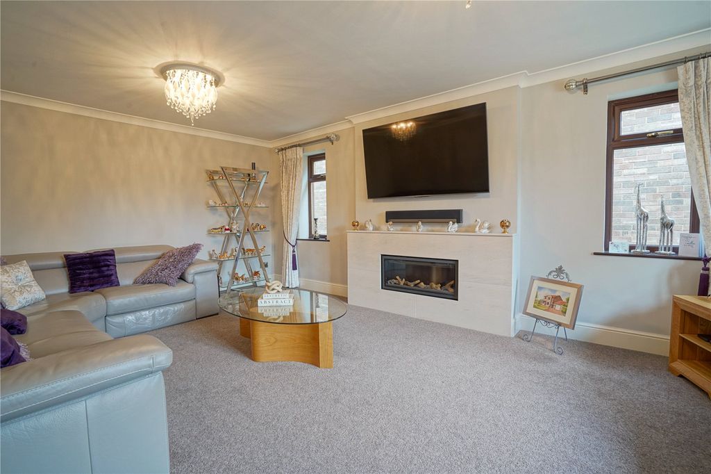 Property photo 3 of 25 Picture No. 11