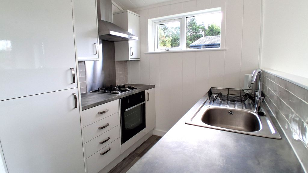 Property photo 3 of 20 Kitchen