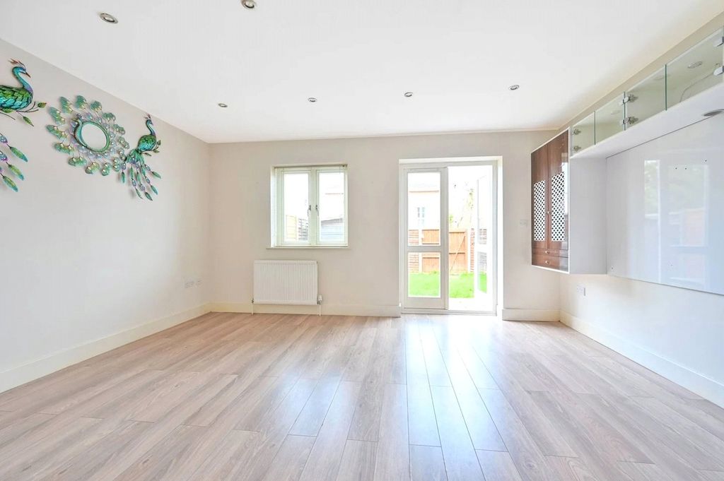 Property photo 2 of 9 Picture No. 10