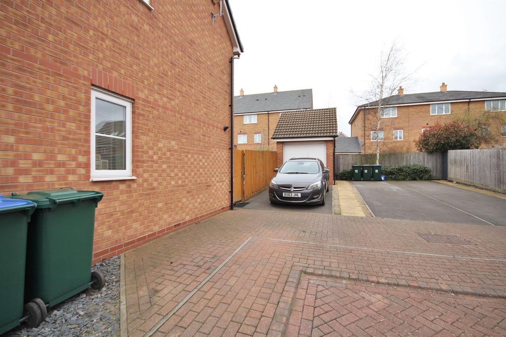 Property photo 2 of 13