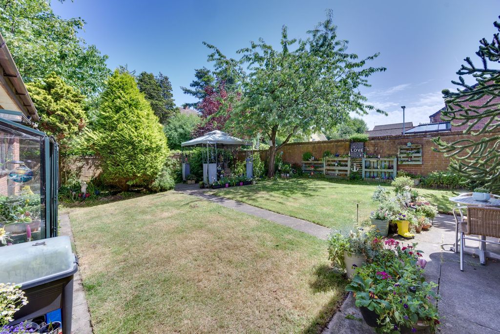 Property photo 2 of 26